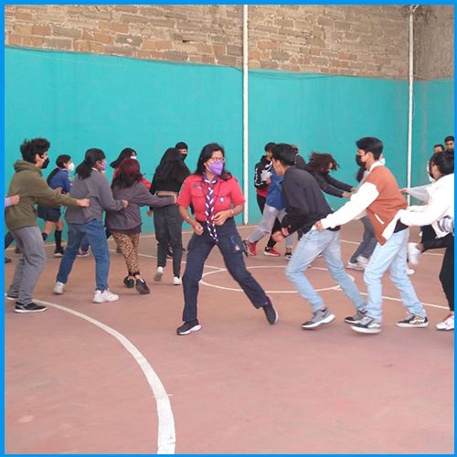actividades recreativas donde participan alumnos, papás, profesoes y directivos